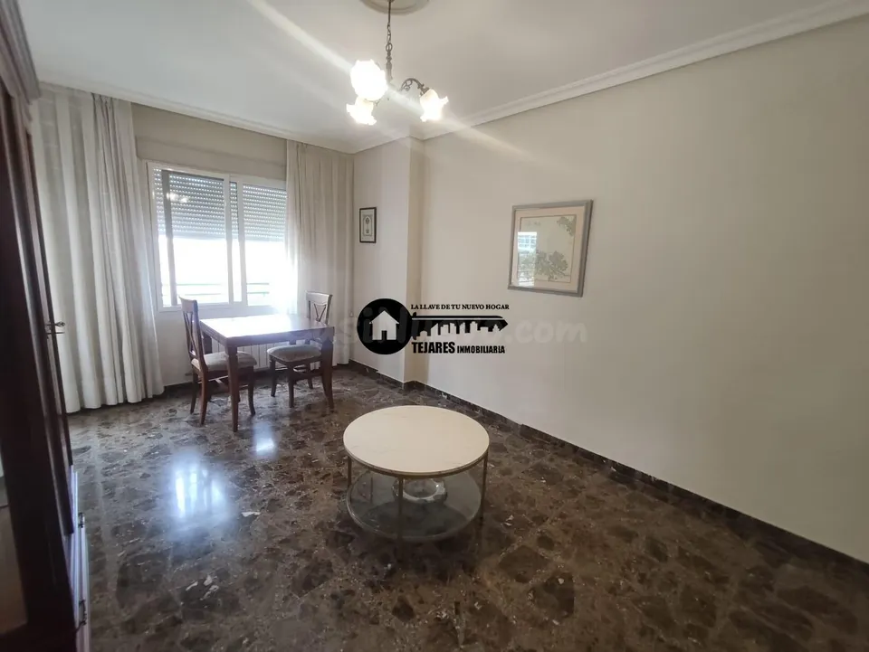 Inmobiliaria Tejares Alquila estupendo piso zona Avenida España - Hospital
