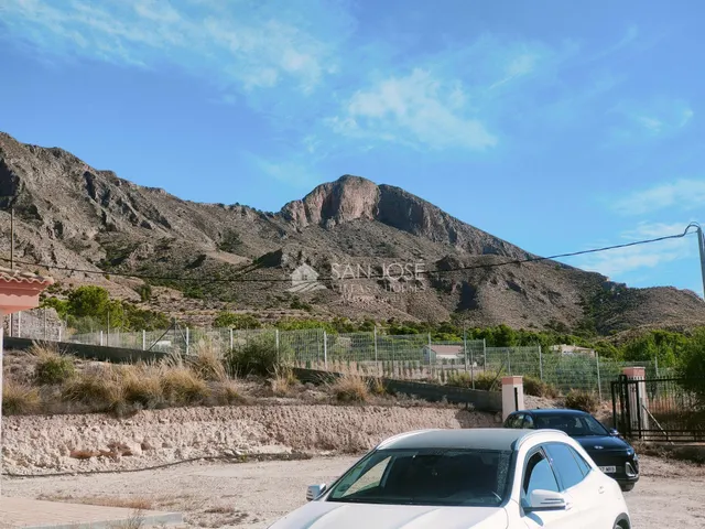 SE VENDE CHALET DE OBRA NUEVA AL LADO DEL PUEBLO DE MACISVENDA-ABANILLA — 41