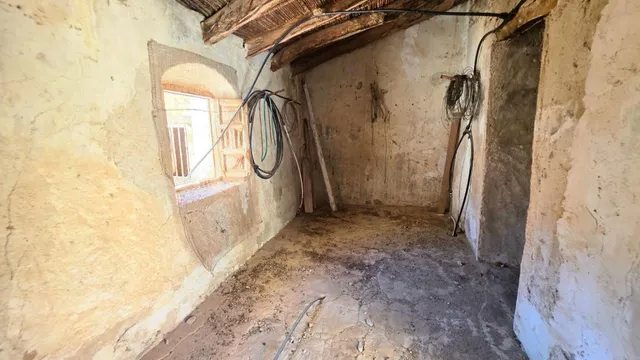 ¿Buscas espacio sin límites? 400 m2 de puro potencial en el corazón de Uleila. — 41