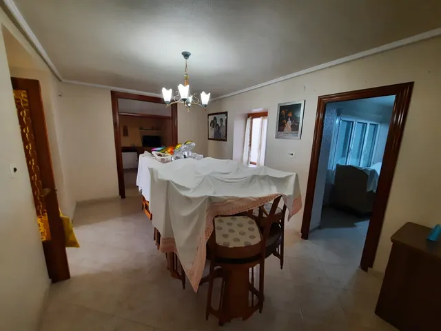 CASA CON PLANTA BAJA, PRIMERA ALTURA Y CAMARAS — 3