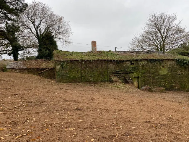 PARA REHABILITAR EN XENTOSO, MONFERO — 12