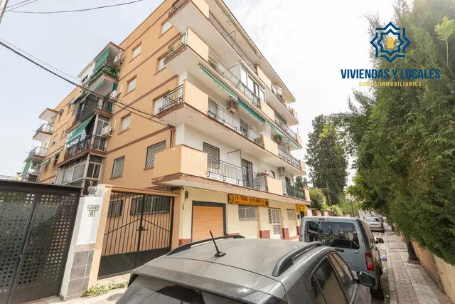 Piso 3 habitaciones en Calle Santa Margarita, junto Cmno. Bajo de Huétor — 32