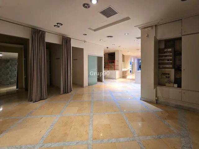LOCAL COMERCIAL EN ZONA RICARDO VINYES — 20