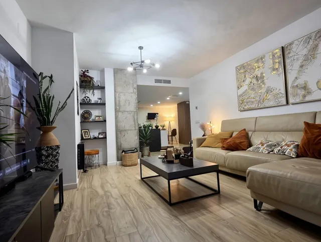 Exclusiva residencia de diseño en Primera Linea de Playa: luz mediterránea, amplias estancias y terraza frente al mar en la zona más codiciada de Málaga — 10
