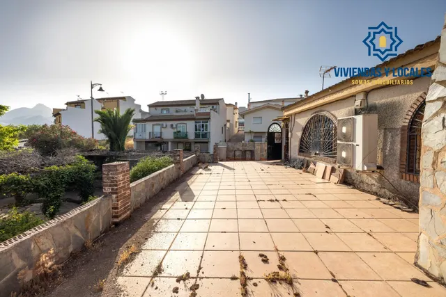 Terreno urbanizable, actualmente hay un restaurante. — 31