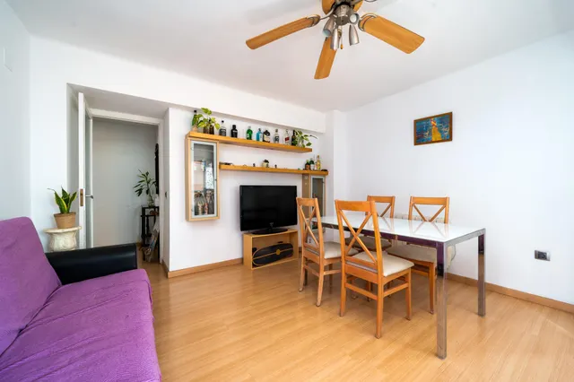 Venta cuarta planta 3 habitaciones sin ascensor Reyes Católicos — 7