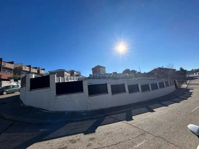 Exclusivo terreno en Yebes, vallado y en esquina, ideal para - foto 2