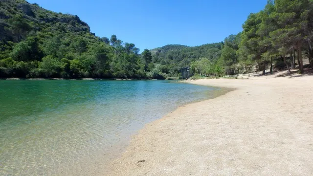 Parcela de 801m2 prácticamente llana, con muy buenas vistas — 27