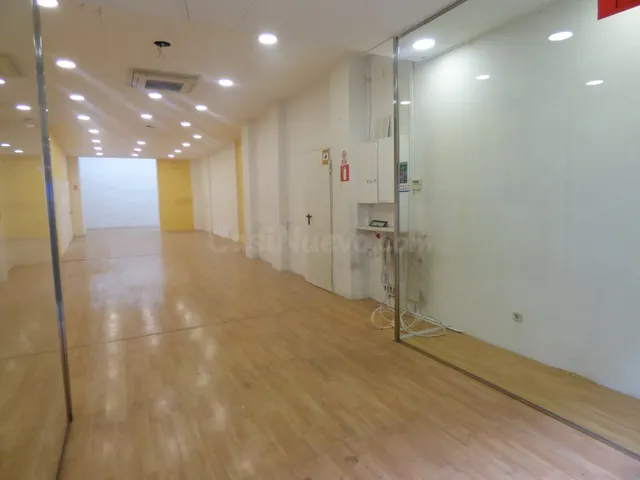 LOCAL COMERCIAL EN ALQUILER EN PLENO CENTRO DE MANRESA — 4