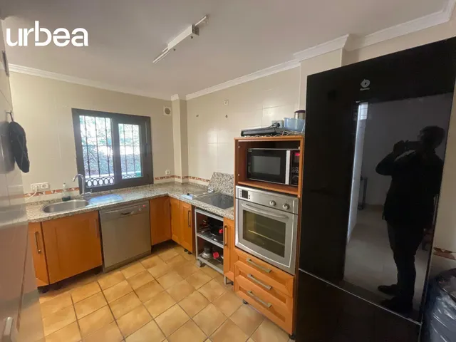 chalet adosado de tres plantas situado  en  EL Cerrado de Calderón. — 26