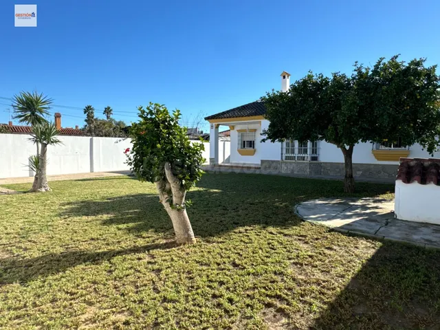 Casa de una sola planta con jardín en Rompeserones - foto 5