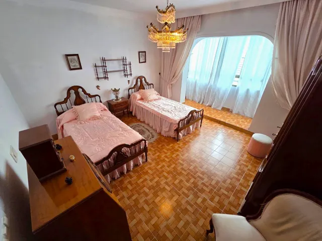 GRAN CASA DE TRES PLANTAS, 5 DORMITORIOS, TERRAZAS Y GARAJE EN CHICLANA DE LA FRONTERA — 6