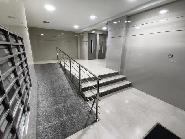 Piso de 89m2. Distribuido en tres dormitorios, salón, cocina y baño — 3