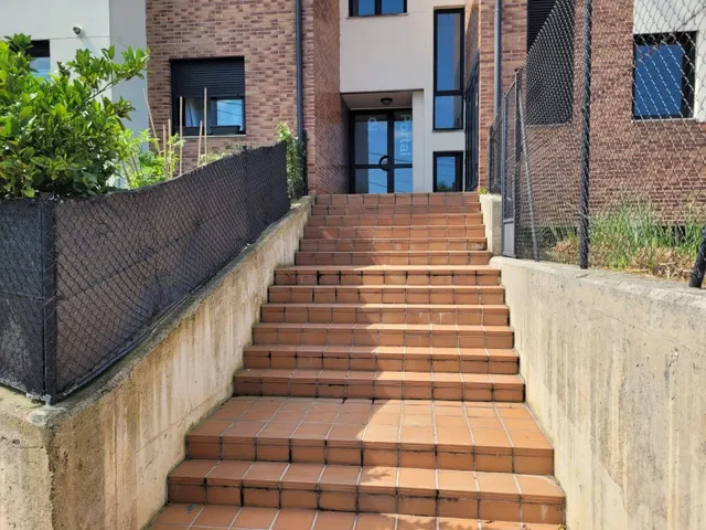 Se pone a la venta bajo con terraza y jardin  de dos habitaciones , garaje y piscina comunitaria — 30