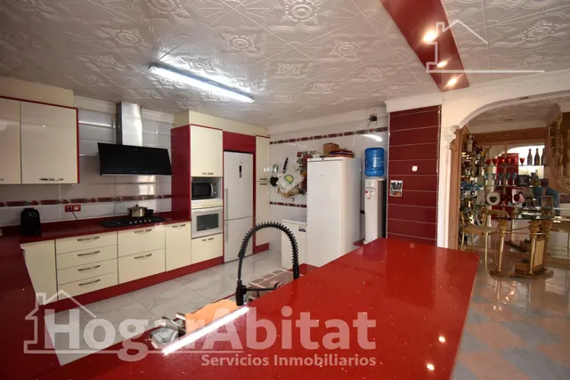 AMPLIA CASA CON GARAJE Y GRAN TERRAZA Y UNA SEGUNDA VIVIENDA — 6