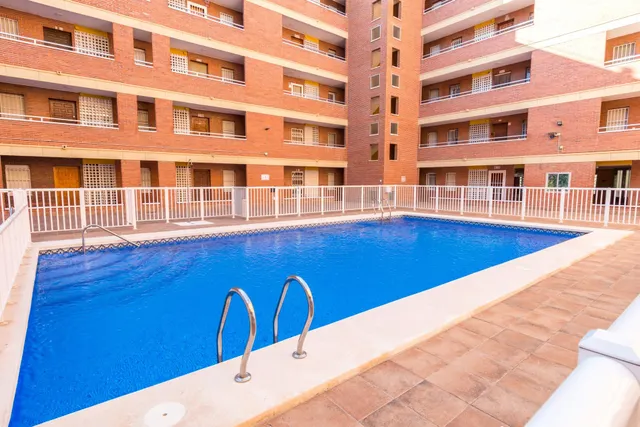 Apartamento con gran terraza y piscina en Playa de los Náufragos — 32