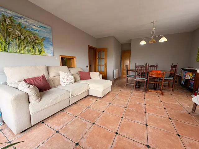 Vivienda unifamiliar. 5 habitaciones dobles. garaje. piscina. — 16