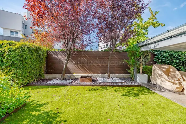 Exclusiva Vivienda en Planta Baja con Jardín Privado - foto 4