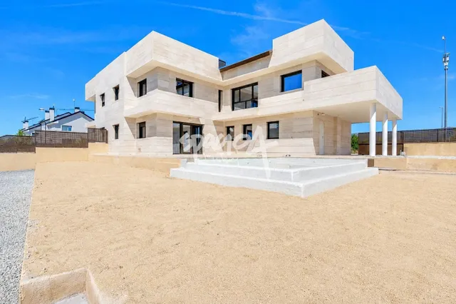 Chalet pareado de obra nueva en venta en Los Pinarejos - foto 5