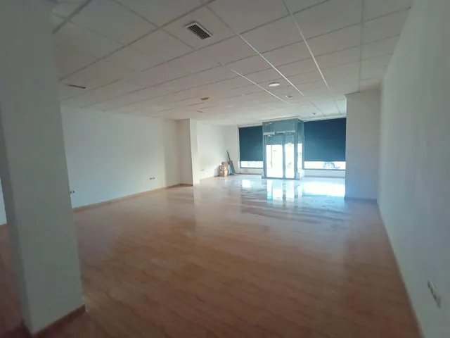 Local comercial en alquiler avenida principes de españa — 3