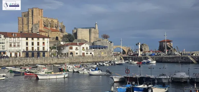 Exclusivo chalet adosado en el corazón de Castro Urdiales - foto 3