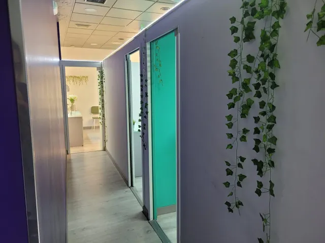¡Tu Negocio y Vivienda en el Corazón de Cádiz: 130m2 de Posibilidades Infinitas! — 8
