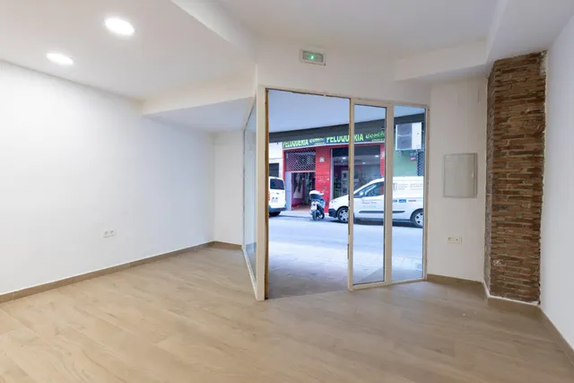 SE VENDE LOCAL TOTALMENTE REFORMADO EN PLENO CENTRO DE GRANADA (ALMONA DE SAN JUAN DE DIOS) — 7
