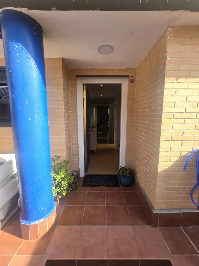 Chalet de esquina en zona hospital — 6
