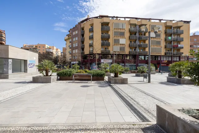 VENTA DE PISO EN PLAZA EINSTEIN – GRANADA — 3
