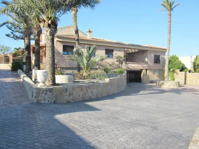 Fabulosa Villa de lujo, OPCIONAL parque de maquinaria pesada