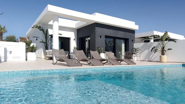 Moderna villa de lujo con 4 dormitorios y piscina privada con vistas a la montaña en Ciudad Quesada(Alicante) — 32