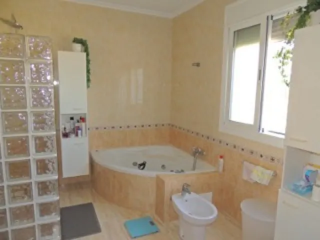 CHALET DE LUJO CON MUY BUENA ORIENTACION EN LUGAR MUY TRANQUILO — 18