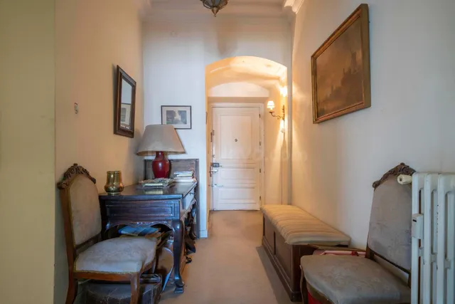 Vivienda clásica de 4 dormitorios con vistas a jardín en el  - foto 4