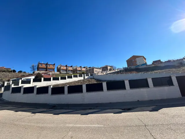 Exclusivo terreno en Yebes, vallado y en esquina, ideal para
