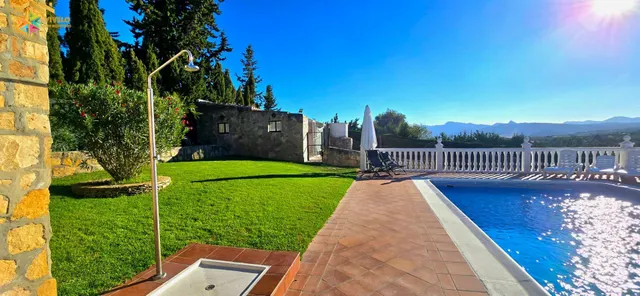 Casa de campo con piscina, privacidad y espectaculares vistas a la Sierra — 48