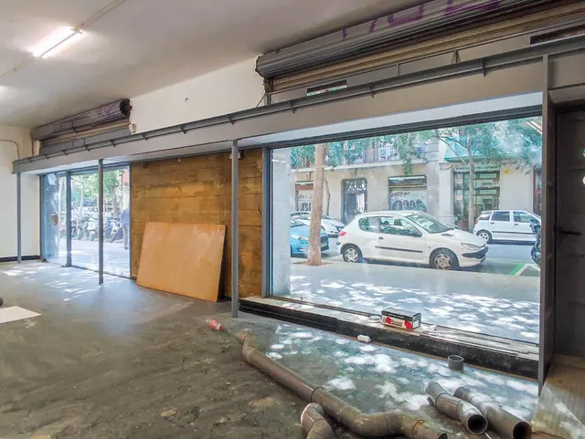 Amplio Local Comercial en Sant Antoni, Barcelona - Oportunidad de alquiler Único — 8