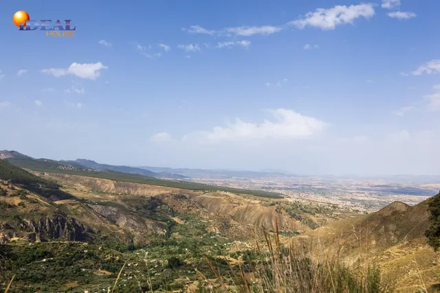 En Venta Maravilloso Paraje Natural, a medio camino entre Granada y Sierra Nevada, a veinte minutos en coche, desde cada una de ellas. — 5