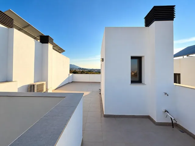 Exclusivo Chalet adosado del 2022 con gran solárium privado en Santa Clara — 16