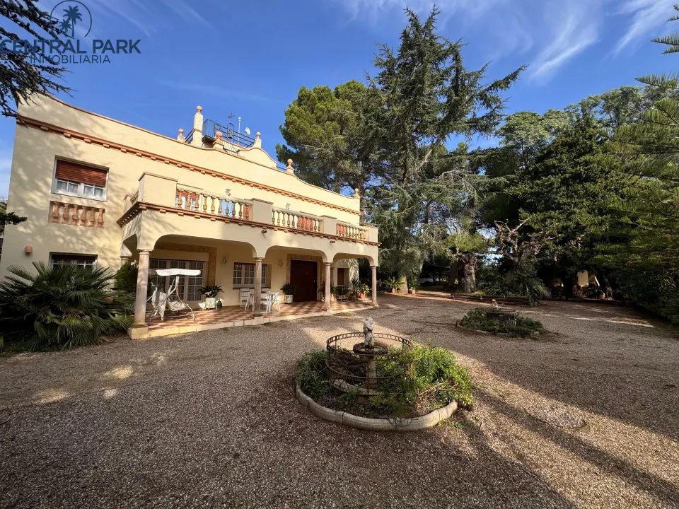 Gran Masia catalogada en Reus con gran extensión de terreno - Mas del Senan - Finca rústica en Reus.