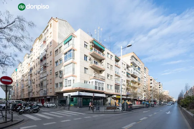 ¡Oportunidad Única en Angel Barrios! Local de 147m2 por solo 190.000€ — 2
