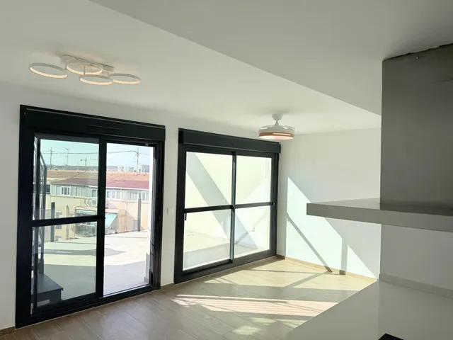 Luminoso apartamento semi-nuevo con terraza, piscina y parking — 13