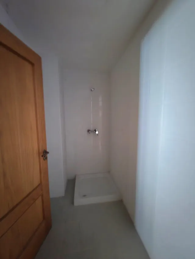 Se vende local comercial con posibilidad de hacer cambio de uso a vivienda — 12