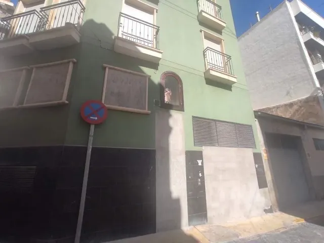 Edificio en construcción detenida: 4 pisos + 2 duplex + 12 garajes — 2
