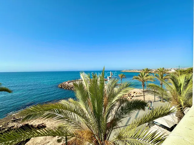 VENTA DE PISO EN TORREVIEJA, PRIMERA LÍNEA DE PLAYA Y VISTAS AL MAR — 7