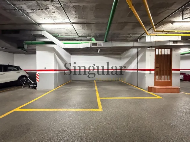 Piso alto con terraza y dos plazas de parking — 13