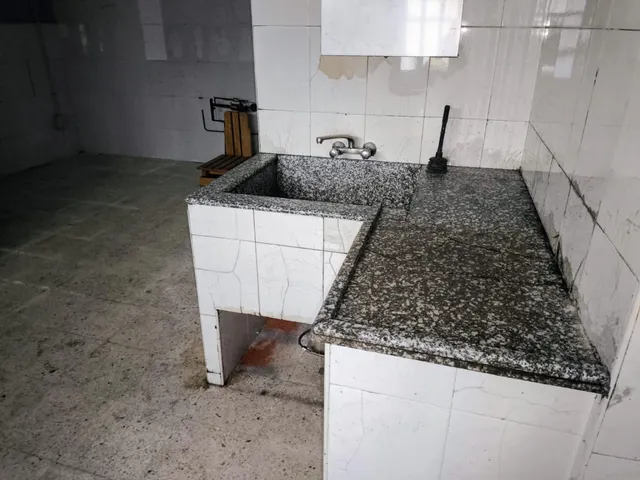 Se alquila Local de 100 metros cuadrados en c/Gran Vía, Carballo — 10