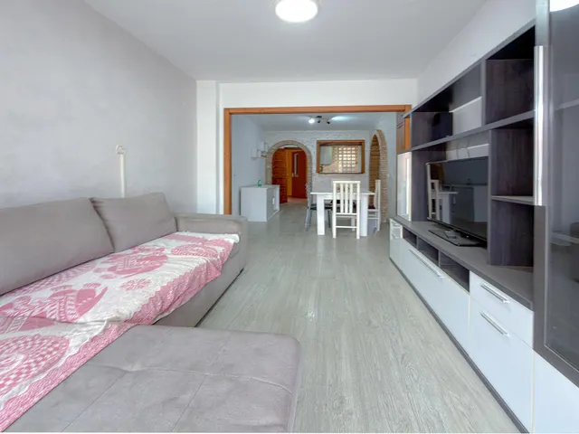 Amplio apartamento completamente reformado + Gran terraza y Piscina comunitaria (160 mts playa) — 7