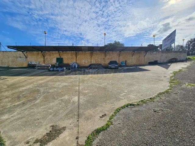 NAVE INDUSTRIAL CON UN TOTAL DE 786M2 CONSTRUIDOS EN PARCELA