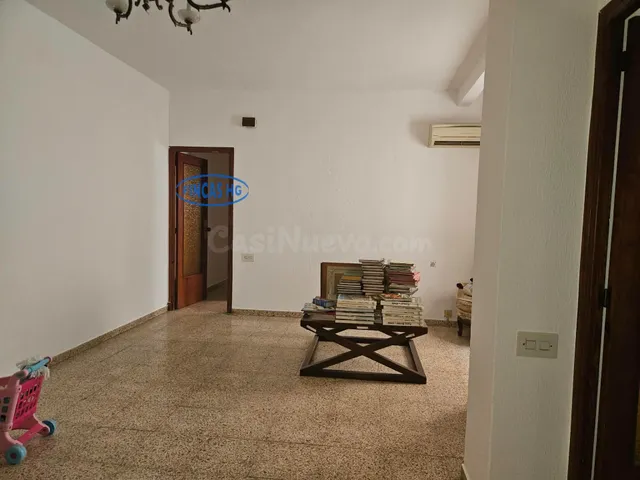 Amplia vivienda de 159 m2 con cinco dormitorios – Los Ángeles / límite San Blas — 2