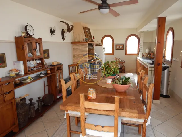 EXCLUSIVA CASA TODO INCLUIDO EN COCENTAINA. — 6